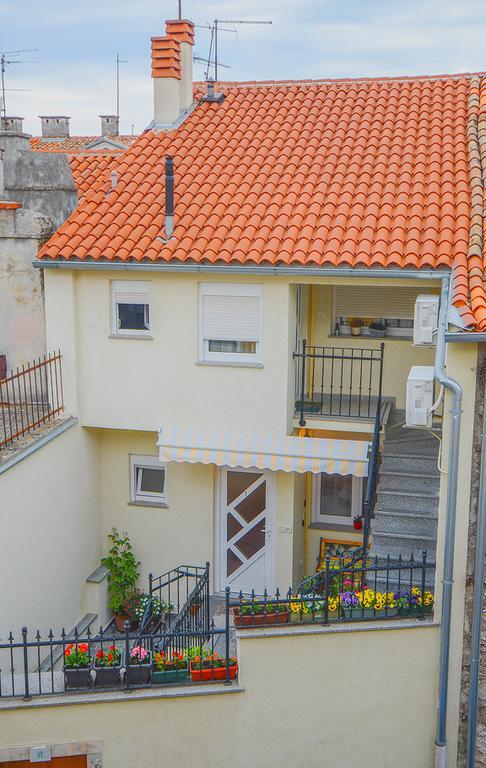 E&E Apartment Arena With Free Private Parking PUY 외부 사진
