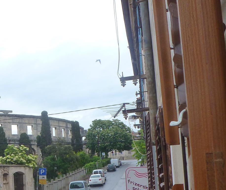 E&E Apartment Arena With Free Private Parking PUY 외부 사진