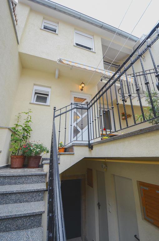 E&E Apartment Arena With Free Private Parking PUY 외부 사진