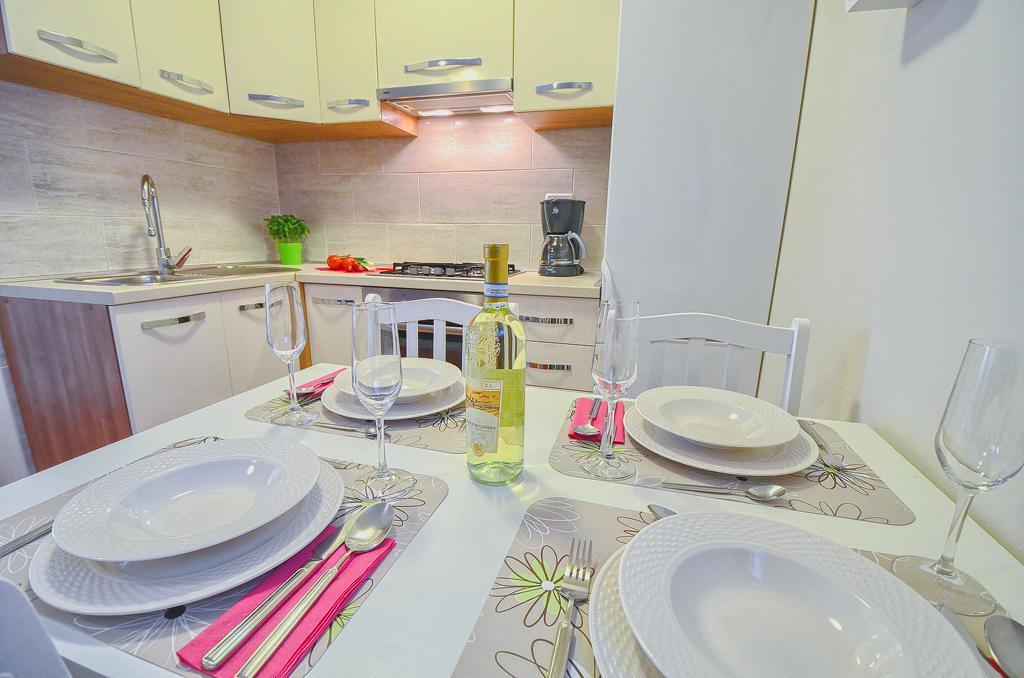 E&E Apartment Arena With Free Private Parking PUY 외부 사진