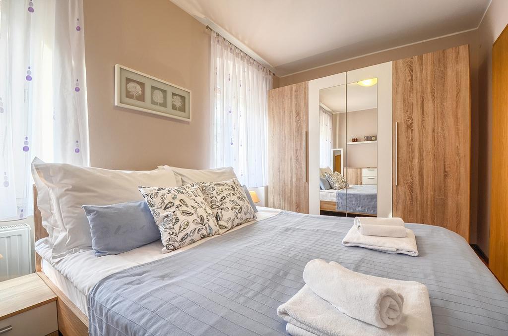 E&E Apartment Arena With Free Private Parking PUY 외부 사진