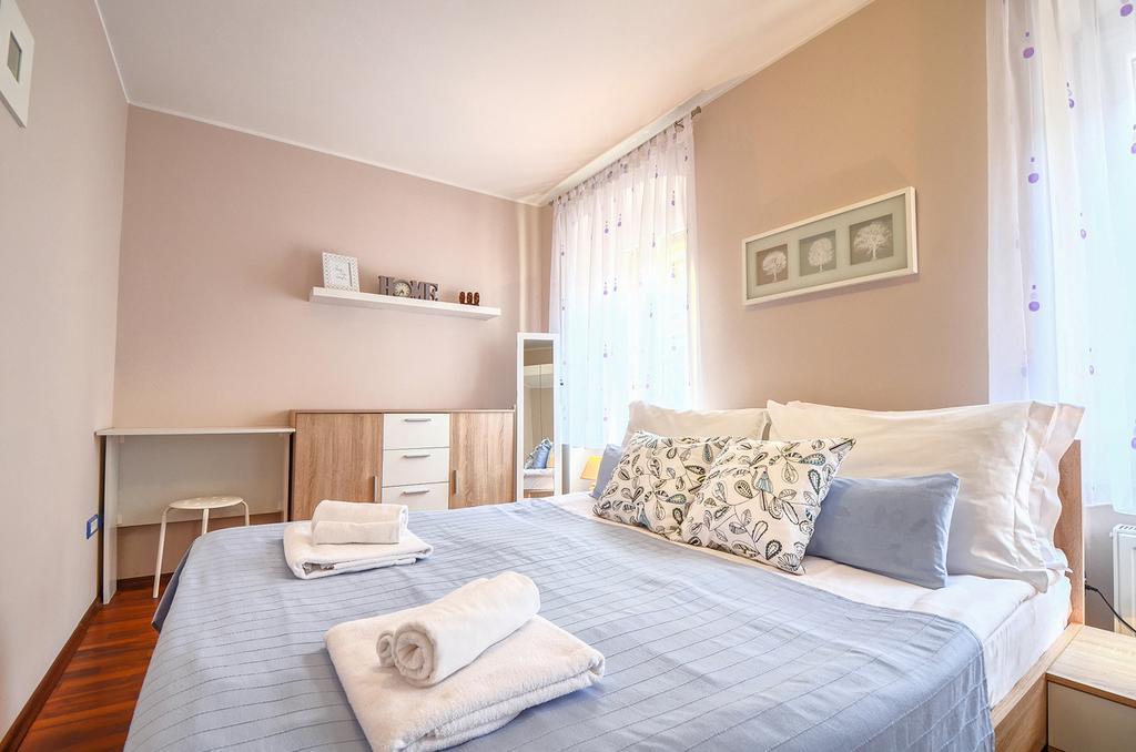 E&E Apartment Arena With Free Private Parking PUY 외부 사진