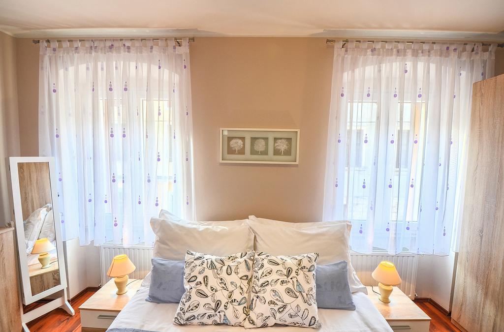 E&E Apartment Arena With Free Private Parking PUY 외부 사진